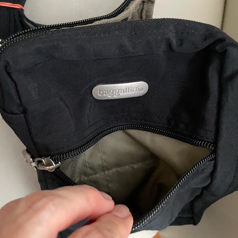 Baggallini Black Crossbody/Belt Bag - Picture 4 of 9